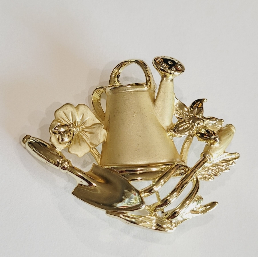 Vintage OAJC Gold Tone Gardner Pin Garden accessory Fashion Jewelry
